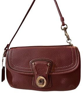 Coach Legacy Leather Flap Turn-lock Wristlet, Mauve, Like New! 💜🩷